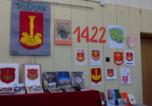 Wystawa prac plastycznych i książek związanych z miastem Łask.